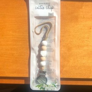 Brand new tan cutie clip